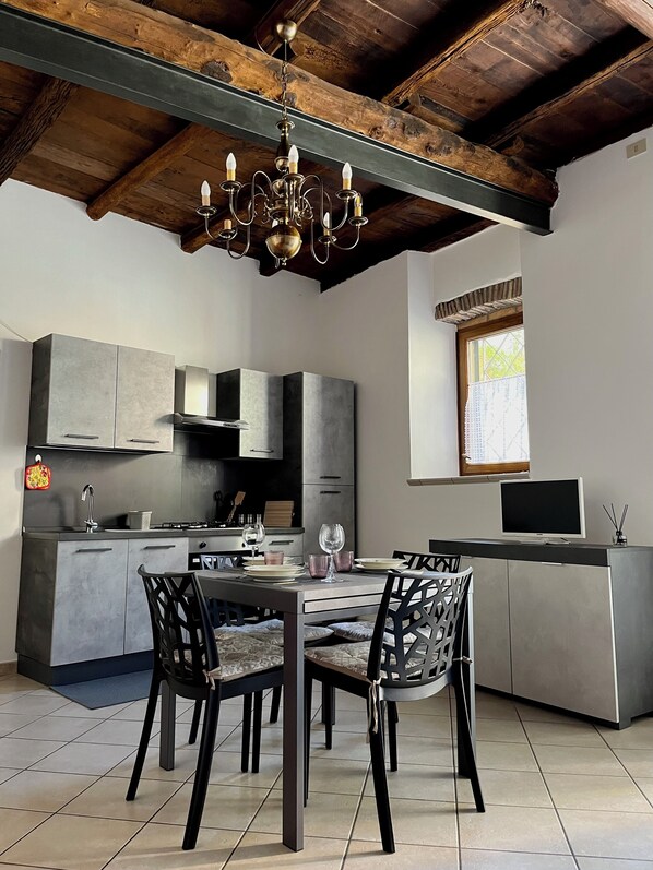 Fridge, oven, stovetop, coffee/tea maker - Il Casalino, Casa Centro Storico (Montefiascone)