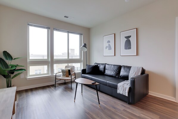 Comfort-huoneisto, 2 makuuhuonetta, tupakointi kielletty | Oleskelualue | 40–tuumainen äly-TV, jossa kaapelikanavat