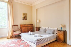 2 chambres, fer et planche à repasser, Wi-Fi, draps fournis