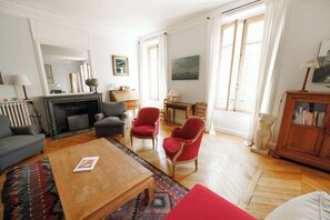 Living area - Splendide Appartement Hausmannien au Parc Monceau à Proximité des Champs Elysées (Paris)