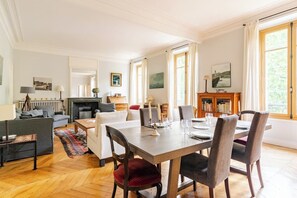 Dining - Splendide Appartement Hausmannien au Parc Monceau à Proximité des Champs Elysées (Paris)