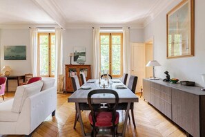 Dining - Splendide Appartement Hausmannien au Parc Monceau à Proximité des Champs Elysées (Paris)