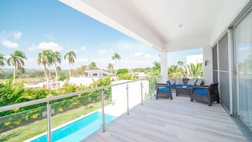 Apartment, 2 Bedrooms, Private Pool, Garden View | Property grounds