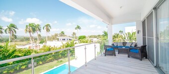 Amazing 2br Villa Near Surfing Beaches!