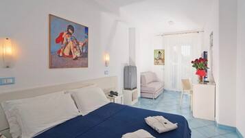 2 quartos, cofres nos quartos, escrivaninha, berço de viagem