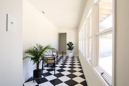 Hollywood in the Hub