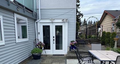 Comfy and clean garden suite. Close to Discovery Pier, Museum, and Hospital.