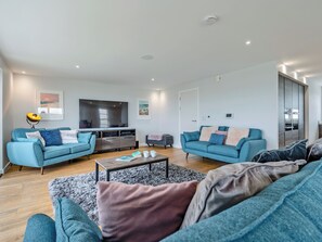 TV - 4 bedroom accommodation in Holywell Bay, near Perranporth (Holywell Bay, near Perranporth)