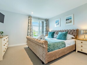 4 bedrooms, free WiFi, bed sheets - 4 bedroom accommodation in Holywell Bay, near Perranporth (Holywell Bay, near Perranporth)