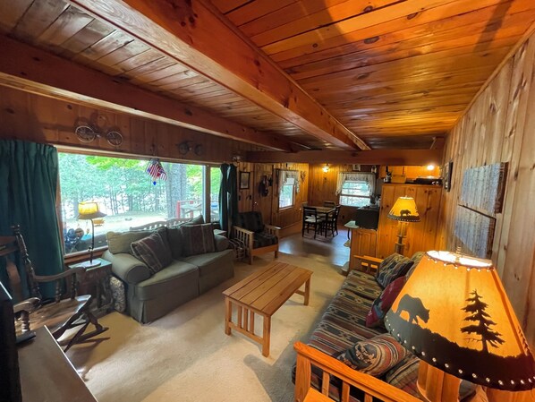 Smart TV, DVD player, stereo - Upper Peninsula Lakeside Cabin on Chicagon Lake - Great Fishing, Swimming & Golf (Crystal Falls)