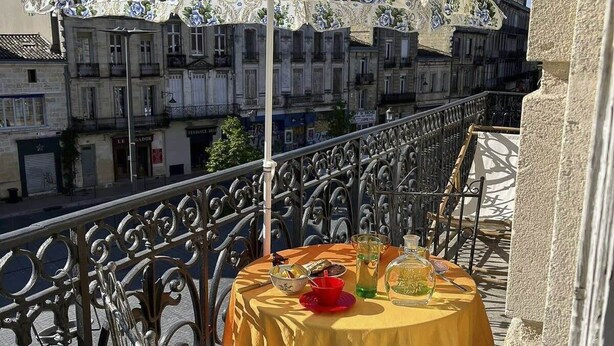 Outdoor dining - Apartment in the heart of Saint-Michel (Bordeaux)