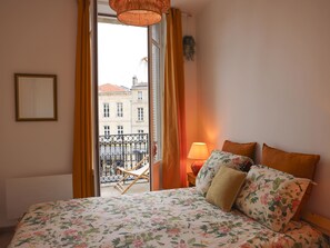 2 dormitorios, tabla de planchar con plancha, wifi y ropa de cama