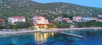 Seafront Apartments Anthony