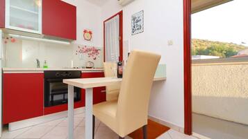 Huoneisto (Seafront Apartments Anthony - One Bed) | Ruokasali