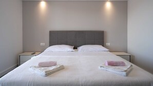 アパートメント (Two Bedroom Apartment with Terrace an)