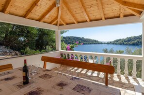 Apartment (Premium Two Bedroom Apartment with Te) | Terrace/patio