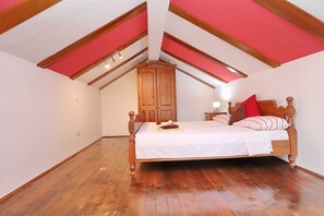 Apartment (One Bedroom Apartment with City View)