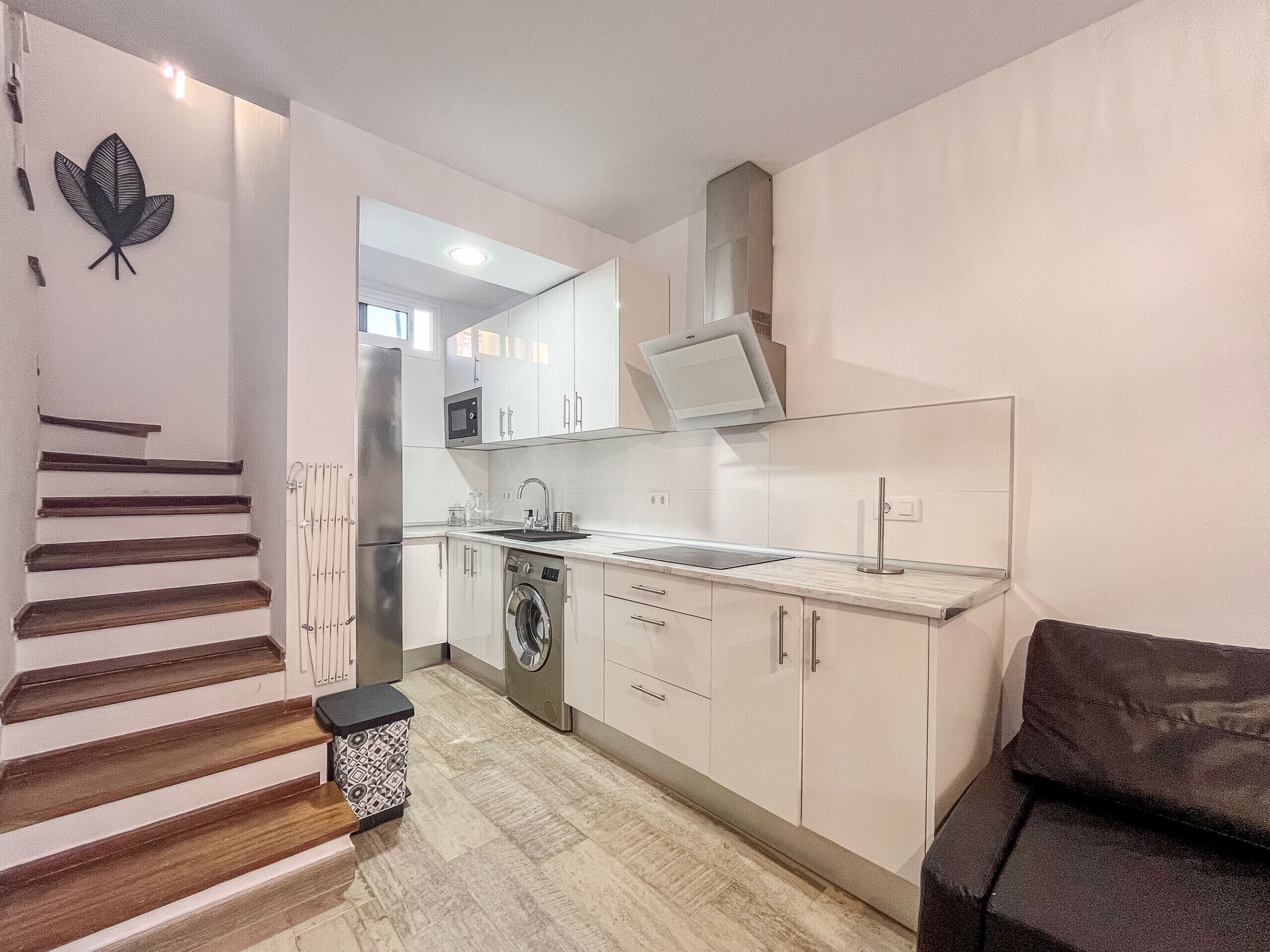 Een koelkast, een magnetron, een koffiezetapparaat/waterkoker