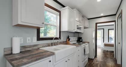 Gorgeous 1-Bedroom Tiny Home 1/2 Mile from Marina and Boat Ramp #409!