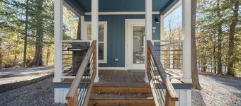 Gorgeous 1-Bedroom Tiny Home 1/2 Mile from Marina and Boat Ramp #409!