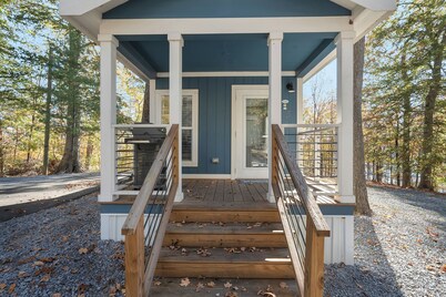 Gorgeous 1-Bedroom Tiny Home 1/2 Mile from Marina and Boat Ramp #409!