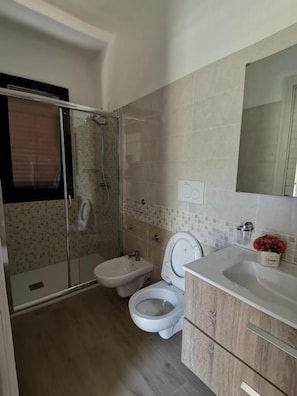 Shower, hair dryer, bidet, towels - Paluna (Otranto)