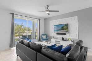 TV - 2 Bedrooms/ 2 Bathrooms/ Storey Lake (4751-207 CT) (Kissimmee)
