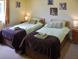 5 bedrooms, free WiFi, bed sheets