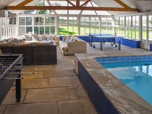 Piscine intérieure