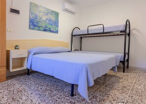1 bedroom, desk, free WiFi, bed sheets