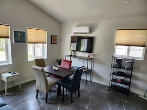 Dining - Lovely Guesthouse By Hollywood Beach (Hollywood)