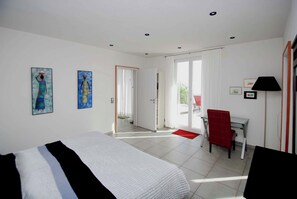 3 chambres, fer et planche à repasser, Wi-Fi, draps fournis