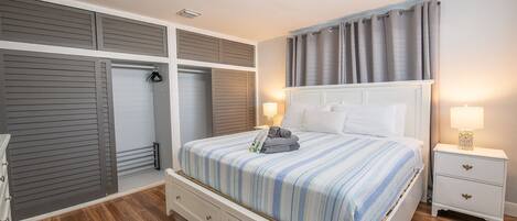 4 habitaciones, tabla de planchar con plancha, wifi y ropa de cama