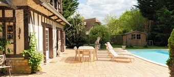 Beautiful Normand-style house with pool, 3 minutes from the beach