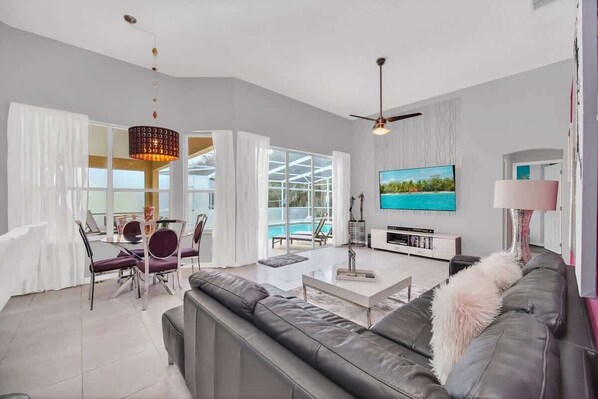 TV, offices - New 5-bedroom Sanctuary (Davenport)