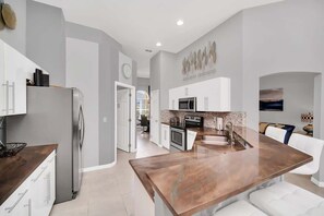 Fridge, microwave, oven, stovetop - New 5-bedroom Sanctuary (Davenport)