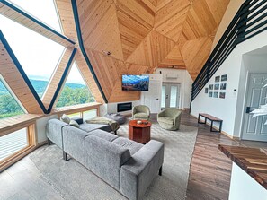 Smart-TV, Kamin, Videospiele, Tischfußball