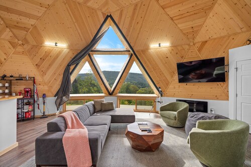 ⭐️Lunar Lookout ⭐️ Geodesic Dome on 8 acres with HOT TUB!