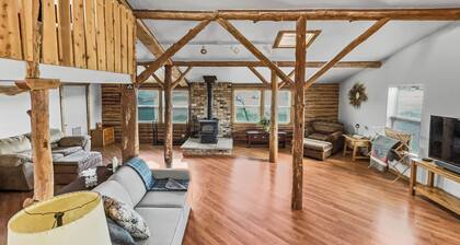 Cozy Off-Grid Cabin with Garage & Pet-Friendly – Montrose