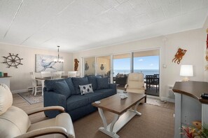 Smart TV - Oceanfront 2 Bedroom-MassiveBalcony-Sleeps8-Linens (Ocean City)