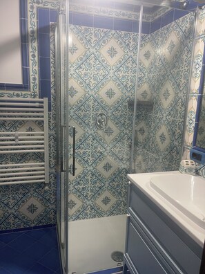 Shower, hair dryer, bidet, towels - Casa Viromar (Vico Equense)