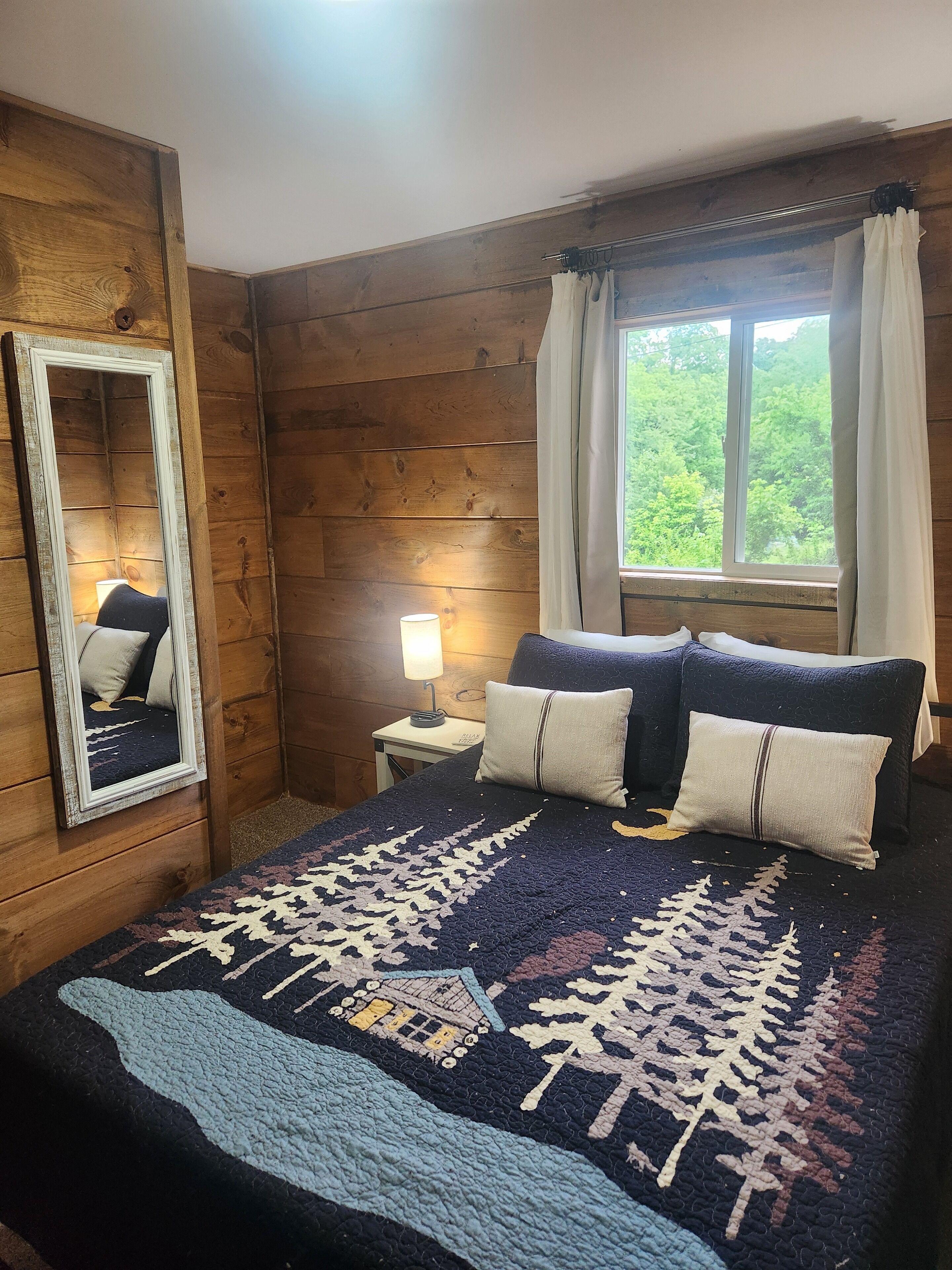 3 bedrooms, iron/ironing board, travel crib, free WiFi