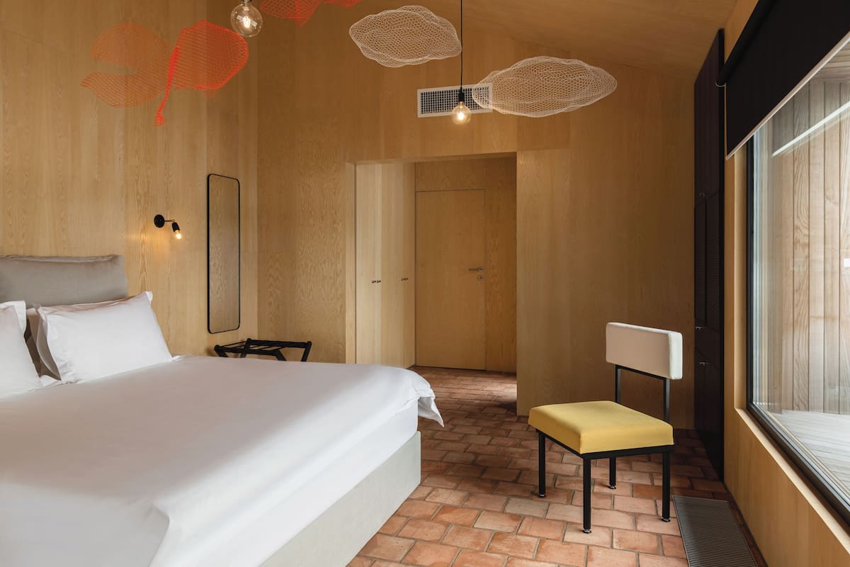 Bangalô superluxo, varanda, vista para o lago | 1 quarto, cofres nos quartos, cortinas blackout, quartos à prova de som