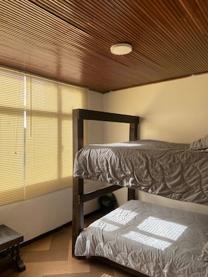 6 bedrooms, iron/ironing board, free WiFi - Backpackers La Terraza (Bogotá)