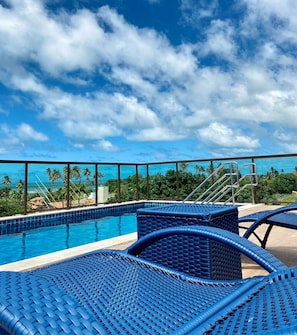 Inomhuspool och utomhuspool