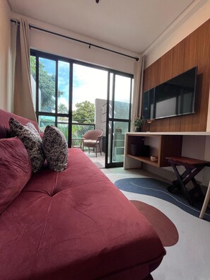 Individuelt innredet, skrivebord for bærbar PC og wi-fi (inkludert)