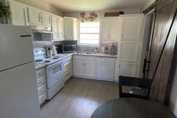 Refrigerador, microondas, horno, placa de cocina