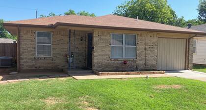 Family friendly home that is centrally located. 15 minutes from Sheppard AFB.