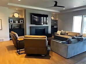 TV, fireplace, offices