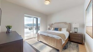 9 bedrooms, desk, iron/ironing board, travel cot